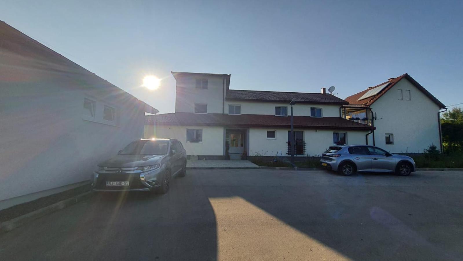 Apartman Fenestra S Terasom I Pogledom Na Gacku Otočac Exterior foto