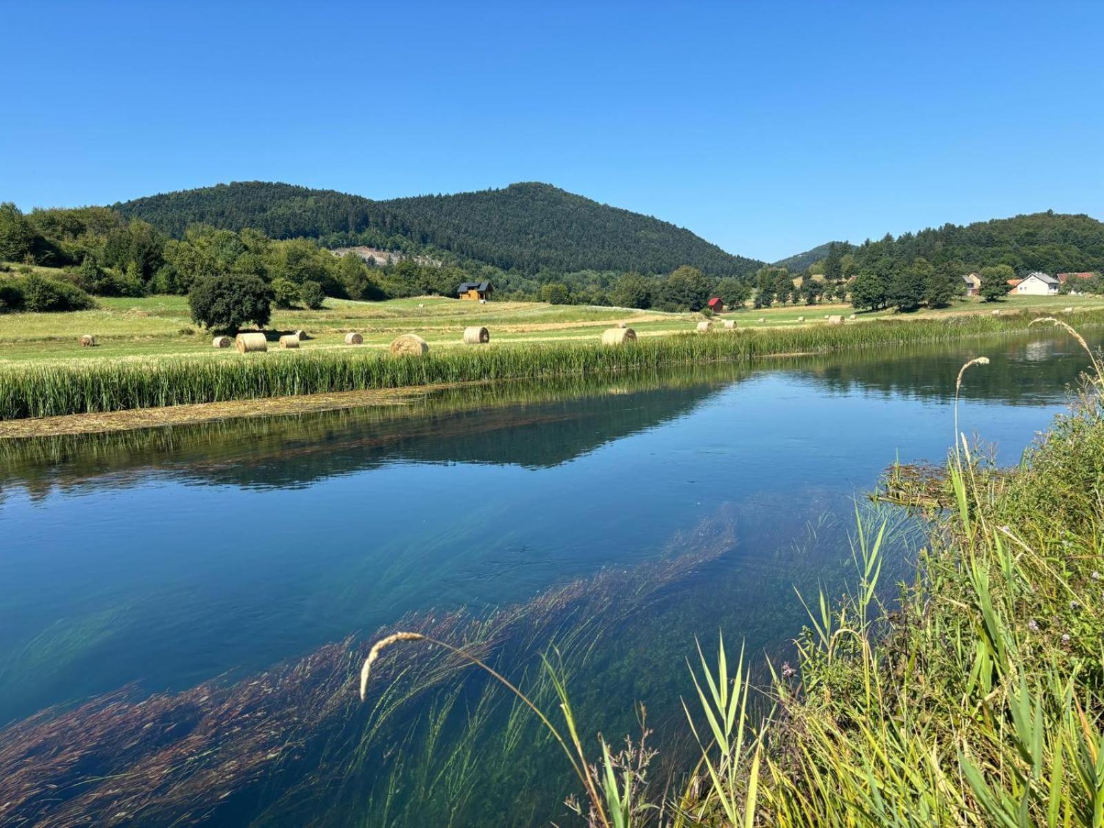 Apartman Fenestra S Terasom I Pogledom Na Gacku Otočac Exterior foto